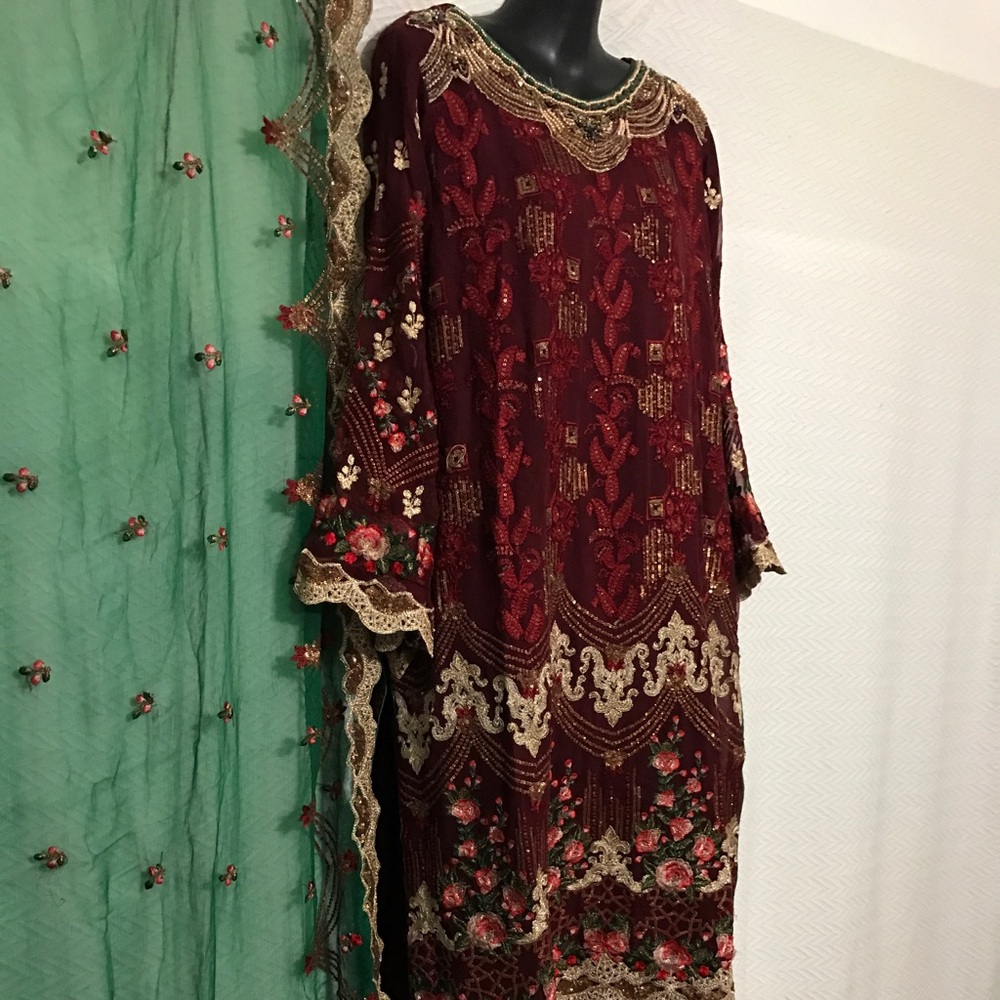Pakistani shalwar Kameez